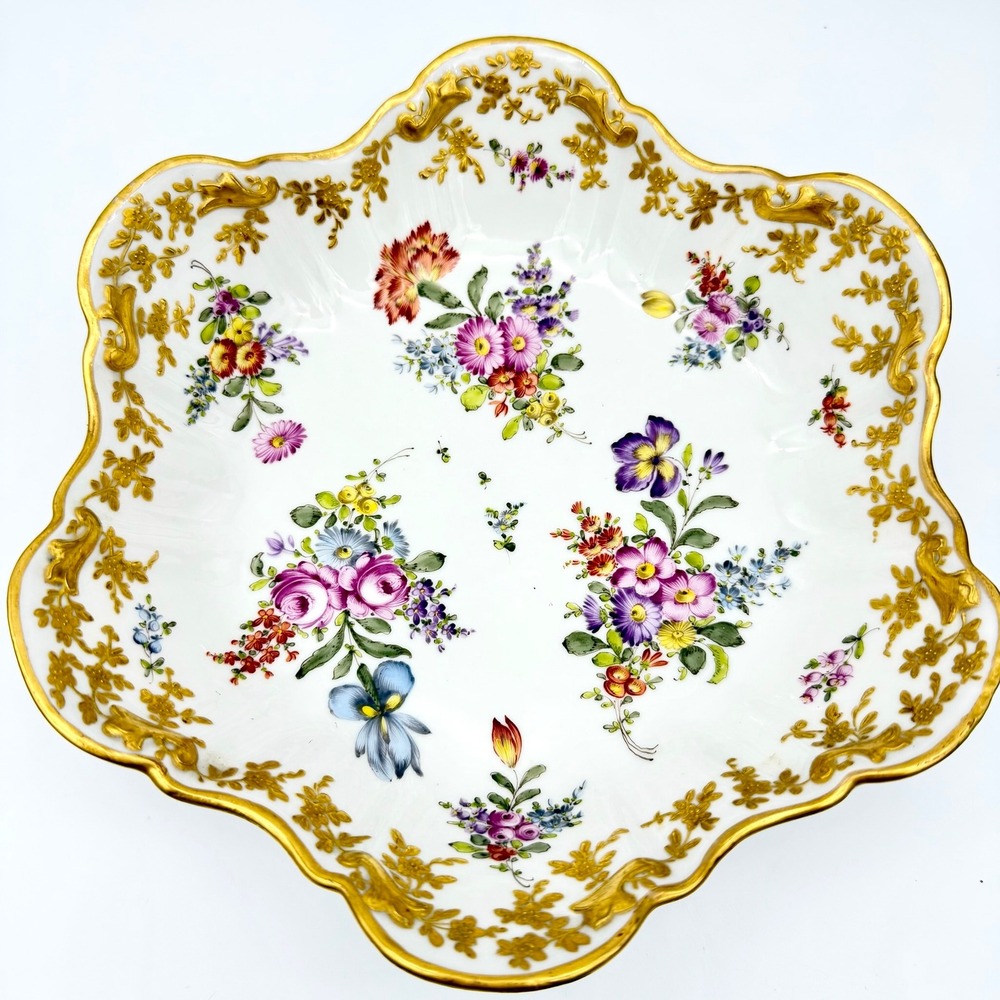 Centerpiece‎ Footed Bowl Porcelain Rococo Gold Gilt Hand Painted Floral 9.5"